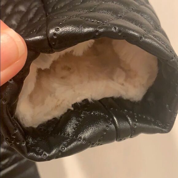 🎉final deal  🎉Black faux fur jacket - Picture 6 of 10